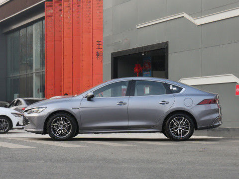 Narodowy VI BYD QIN PLUS 2021 EV DM-I 55KM 1.5L 81kW 4 drzwi 5 siedzenia Sedan