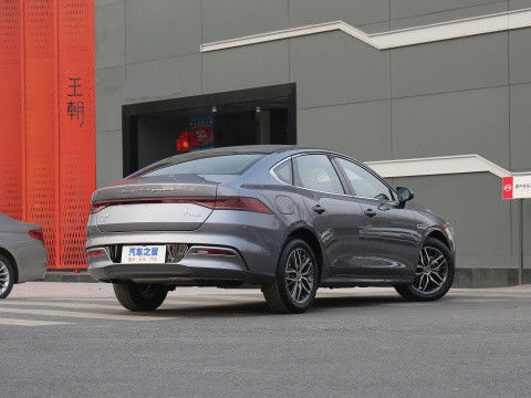 Narodowy VI BYD QIN PLUS 2021 EV DM-I 55KM 1.5L 81kW 4 drzwi 5 siedzenia Sedan