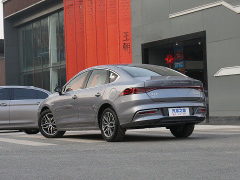 Narodowy VI BYD QIN PLUS 2021 EV DM-I 55KM 1.5L 81kW 4 drzwi 5 siedzenia Sedan