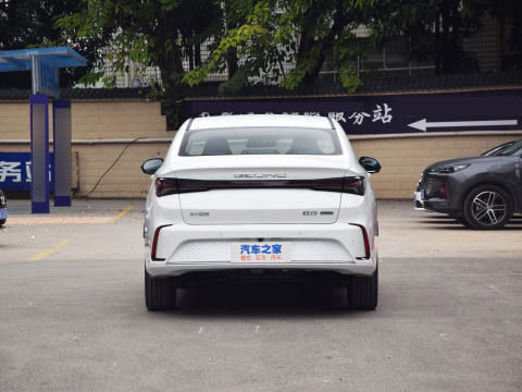 PEKING EU5 Elektryczny samochód kompaktowy z 4 drzwiami i 5 miejscami do jazdy