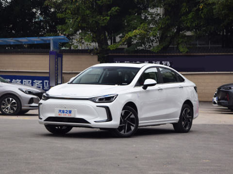 PEKING EU5 Elektryczny samochód kompaktowy z 4 drzwiami i 5 miejscami do jazdy