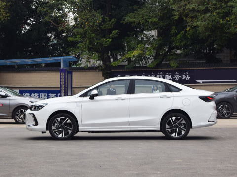 PEKING EU5 Elektryczny samochód kompaktowy z 4 drzwiami i 5 miejscami do jazdy