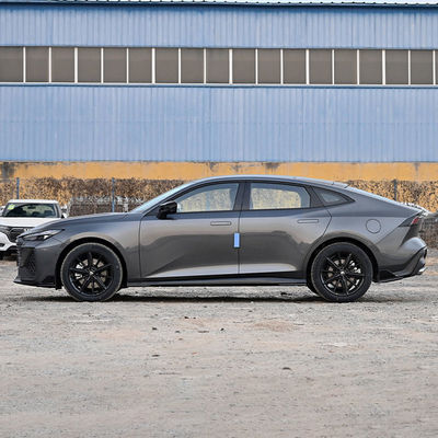Changan UNI-V IDD Plug In Hybrid Sedan 5 miejsc Kilometr przebieg 1100KM