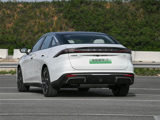 Geely Galaxy L6 Chiński elektryczny sedan wtyka się do hybrydowych sedanów 1370KM L2 Asystująca jazda