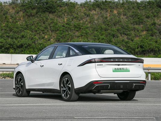 Geely Galaxy L6 Chiński elektryczny sedan wtyka się do hybrydowych sedanów 1370KM L2 Asystująca jazda
