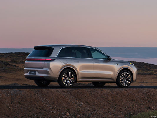 LI XIANG L8 Auto Duży luksusowy SUV 6-osobowy czysto elektryczny zasięg 1315 km