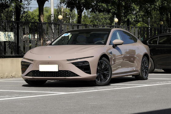 Neta S Sedan z napędem na cztery koła PHEV Asystujący poziom jazdy L2