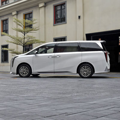 GAC M8 Chiński samochód napędzany paliwem 5 drzwi 7 miejsc MPV Motor 2.0T