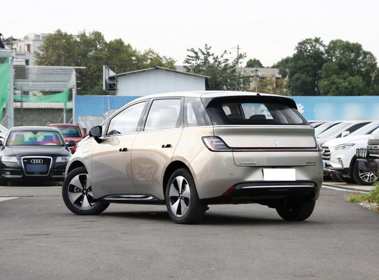 BaoJun Clouds Ev Hatchback Mała elektryczna limuzyna z zasięgiem 360-460 km