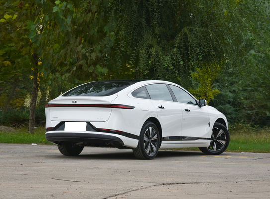 Chang'an A07 Sedan EV i Reev Dwie kombinacje Żywotność baterii 515 km (EV) i 1200 km (1.5T silnik Reev)