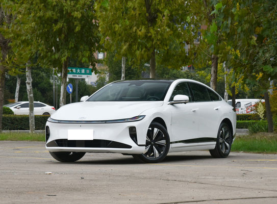 Chang'an A07 Sedan EV i Reev Dwie kombinacje Żywotność baterii 515 km (EV) i 1200 km (1.5T silnik Reev)