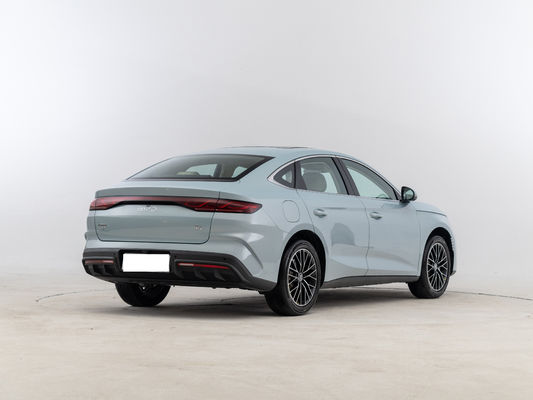 BYD Qin L, technologia D-mi 5.0, zasięg 2000 km+. PHEV z najdłuższym zasięgiem w Chinach.