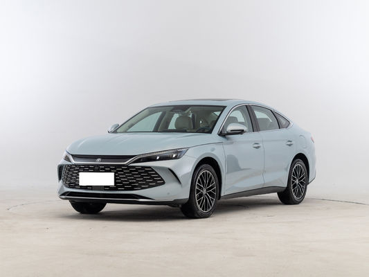 BYD Qin L, technologia D-mi 5.0, zasięg 2000 km+. PHEV z najdłuższym zasięgiem w Chinach.