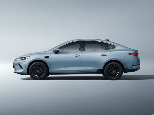 Druga generacja BYD Qin Plus 2025 DM-i Intelligent Driving Edition, z ulepszonymi funkcjami, w tej samej cenie.