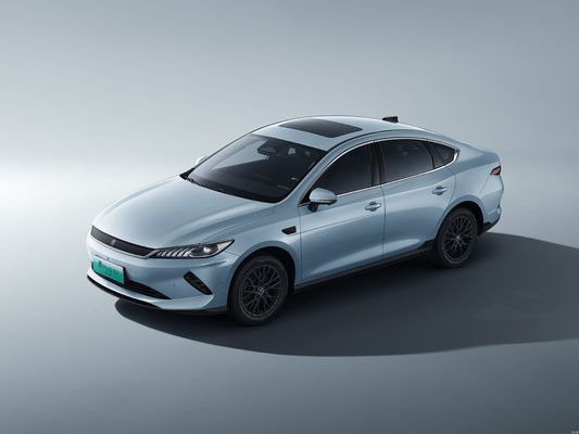 Druga generacja BYD Qin Plus 2025 DM-i Intelligent Driving Edition, z ulepszonymi funkcjami, w tej samej cenie.