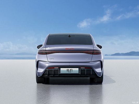 BYD 2025 Seal, czysto elektryczny sedan o zasięgu do 650 km, nowy inteligentny system jazdy i najlepszy stosunek jakości do ceny średniej wielkości elektryczny sedan.