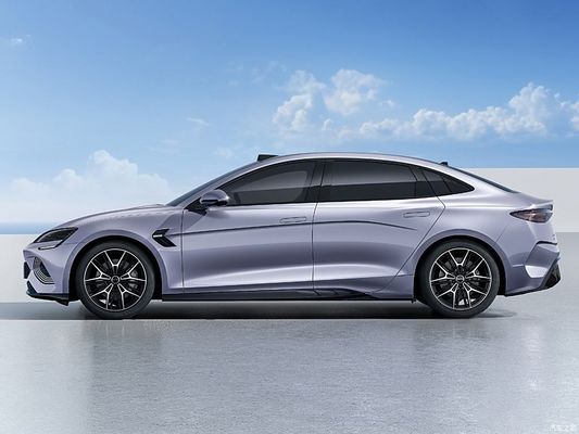 BYD 2025 Seal, czysto elektryczny sedan o zasięgu do 650 km, nowy inteligentny system jazdy i najlepszy stosunek jakości do ceny średniej wielkości elektryczny sedan.