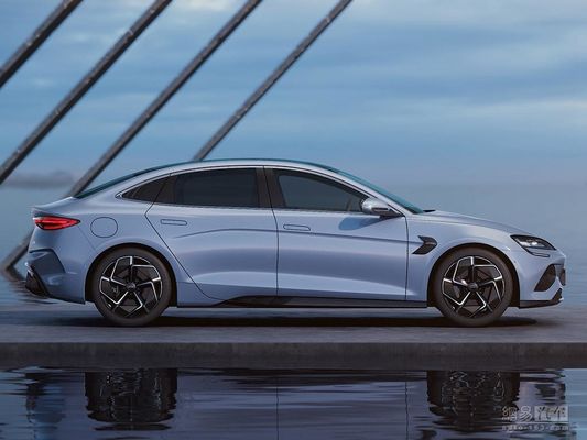 BYD 2025 Seal, czysto elektryczny sedan o zasięgu do 650 km, nowy inteligentny system jazdy i najlepszy stosunek jakości do ceny średniej wielkości elektryczny sedan.