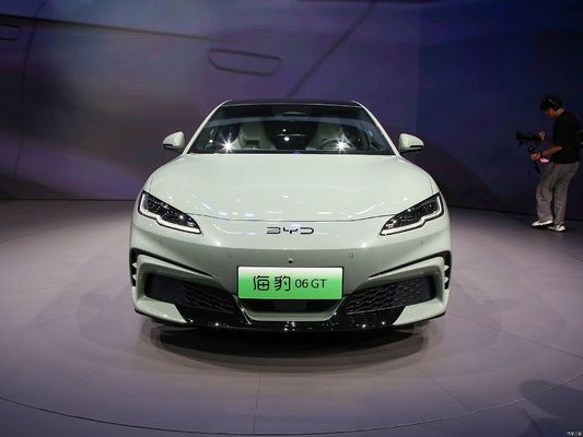 25 BYD Seal06GT, z zasięgiem 505KM-605KM, z napędem na cztery koła i napędem na dwa koła z dwoma systemami.