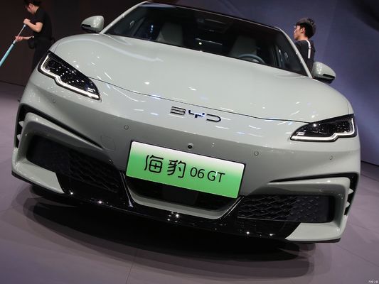 25 BYD Seal06GT, z zasięgiem 505KM-605KM, z napędem na cztery koła i napędem na dwa koła z dwoma systemami.