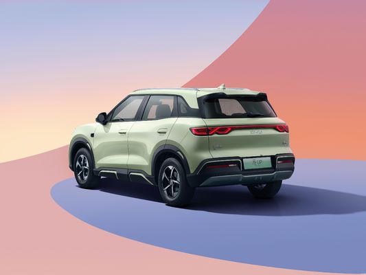 2025 BYD Yuan UP. ma nowe inteligentne funkcje jazdy.