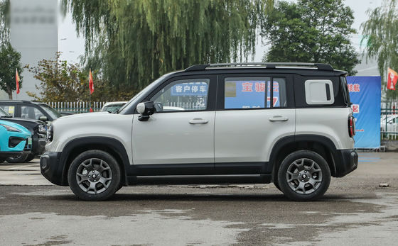 Baojun Yueye Plus jest chińskim pojazdem elektrycznym o charakterystycznym kształcie kwadratowym, oferującym zasięg CLTC 401 km. Dostępny jest w wersjach 5- i 4-osobowych.Zapewniają wyjątkową jakość dla pieniędzy