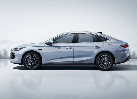 Typ energetyczny plug-in hybrydowy produkowany w Chinach pojazd elektryczny o maksymalnej mocy 74 kW BYD Qin auto